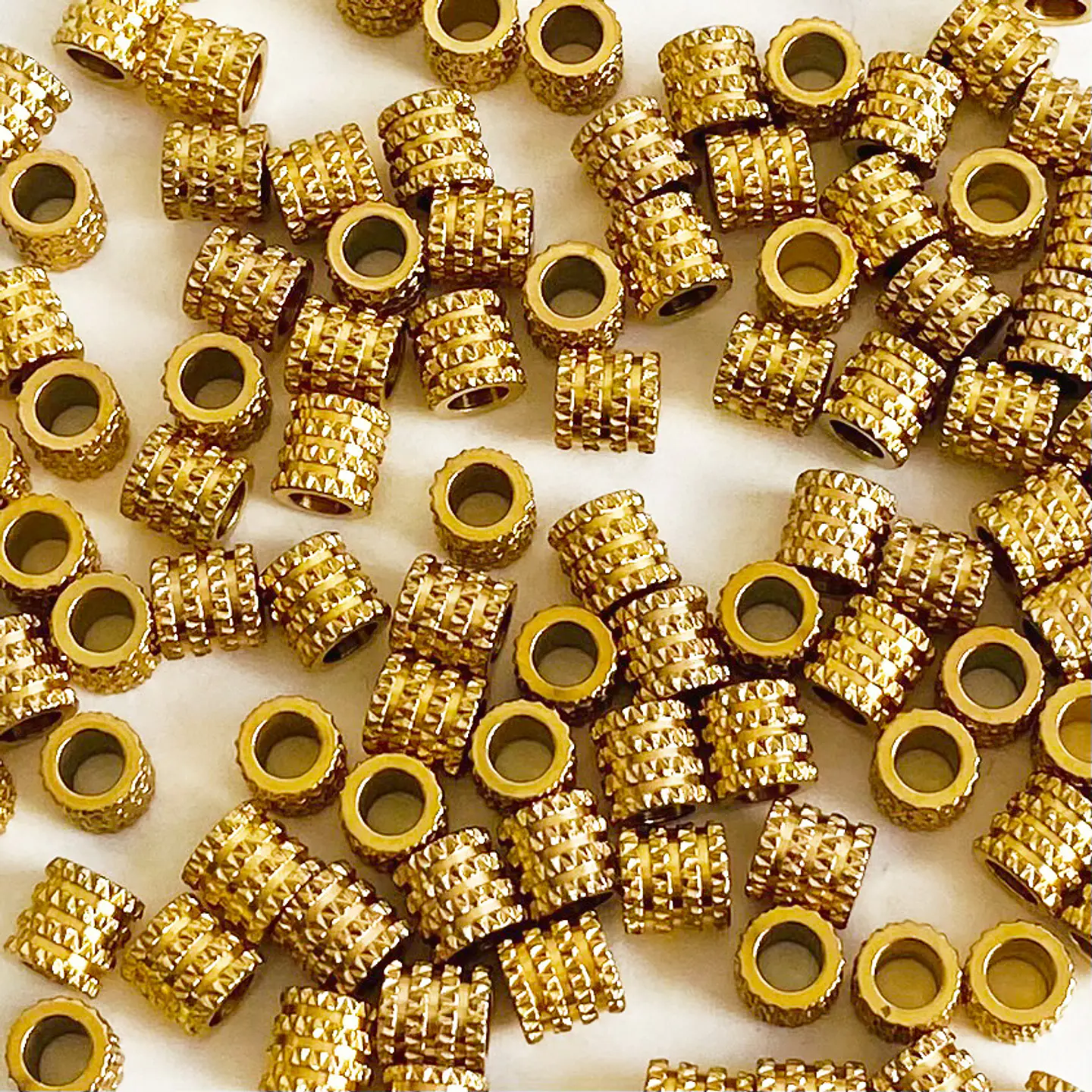 Separador de Cilindro Texturizado Dorado • Acero • 5x6 mm 1