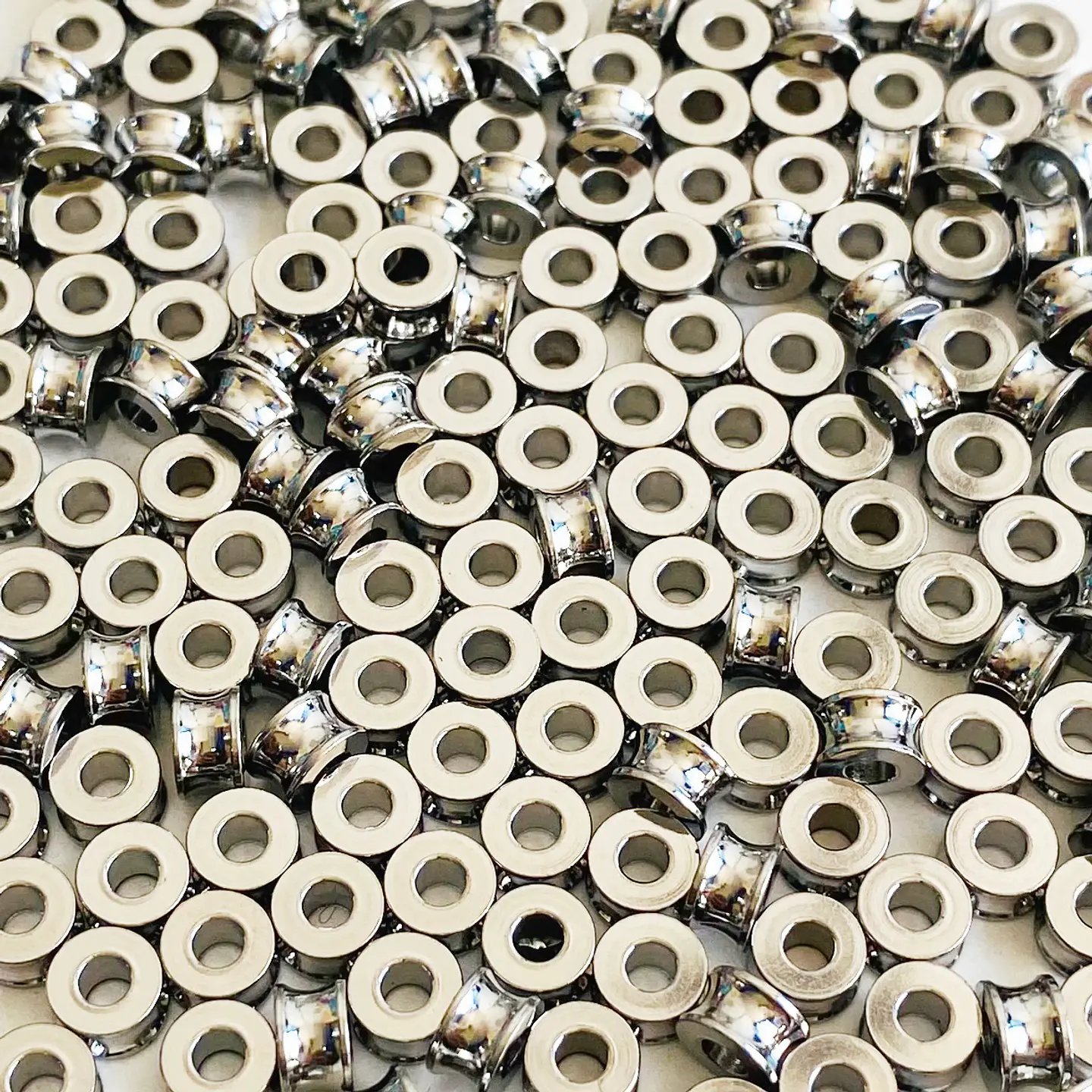 Separador Carrete Liso • Acero Plateado • 5x5 mm 1