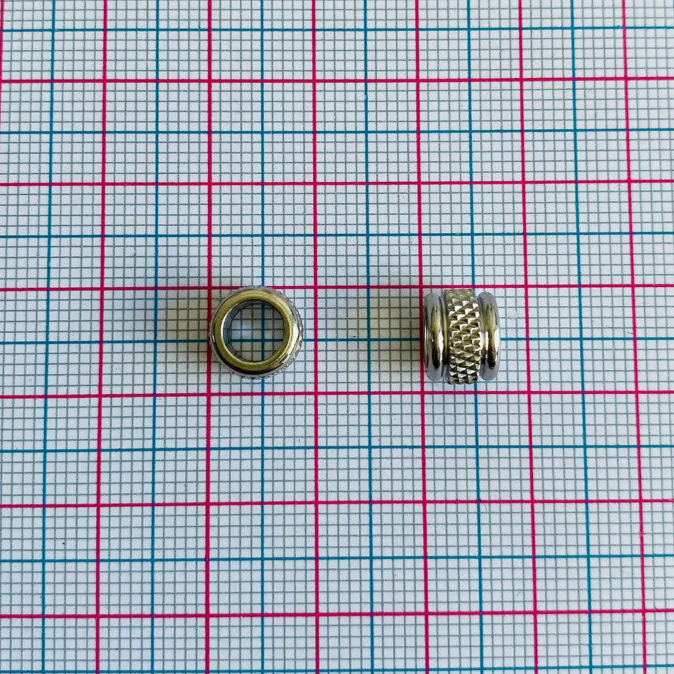 Separador Centro Texturizado Plateado • Acero • 8x6 mm 2