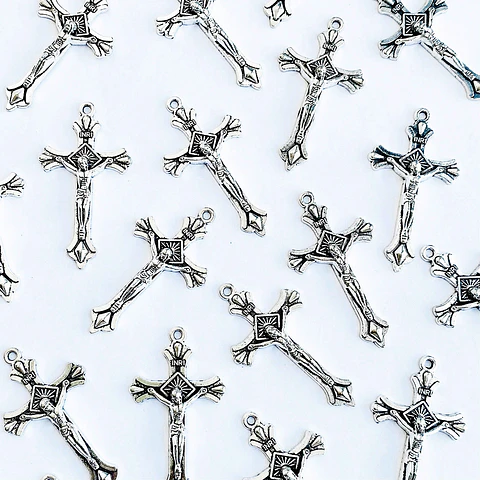 Dije Cruz con Cristo • Zamak • 24x45 mm