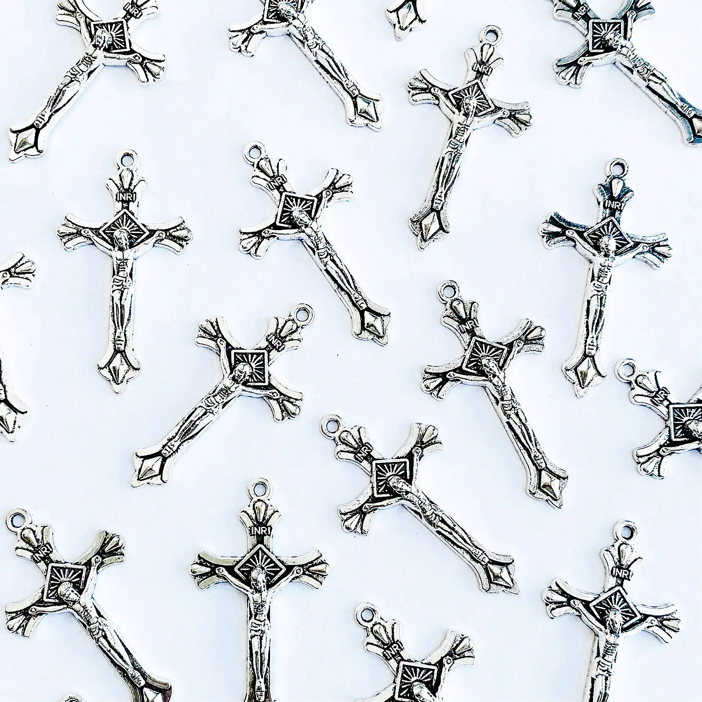 Dije Cruz con Cristo • Zamak • 24x45 mm 1