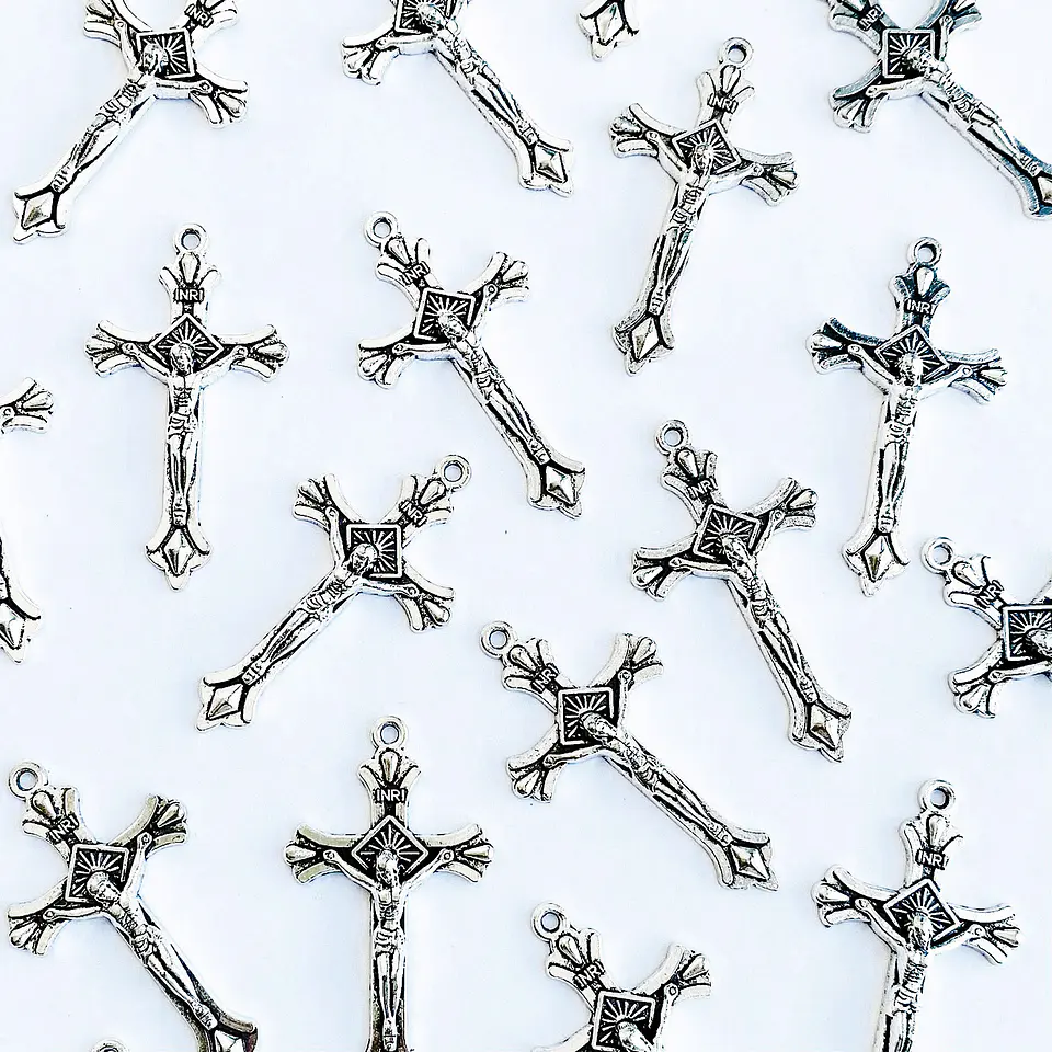 Dije Cruz con Cristo • Zamak • 24x45 mm 1