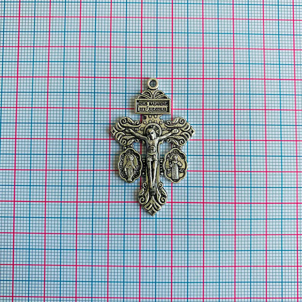 Dije Cristo del Perdón • Zamak • 28x45 mm 2