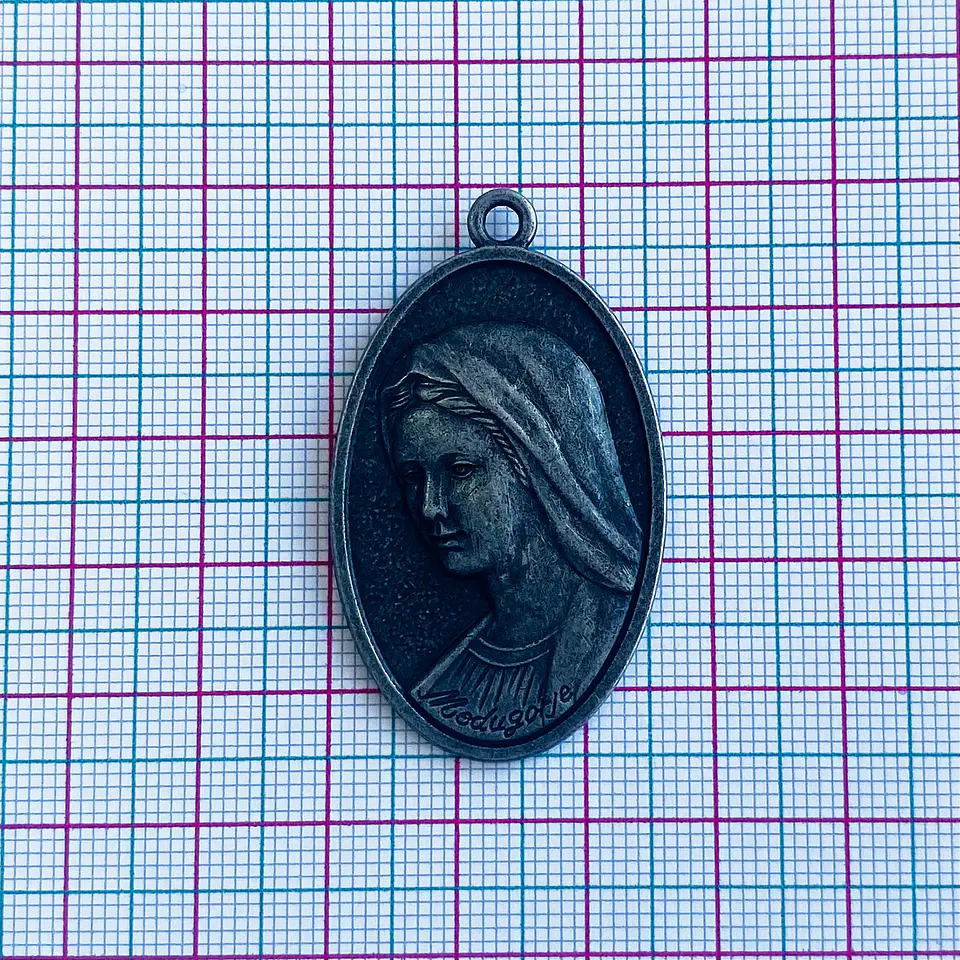 Medalla Virgen de Medjugorje y Señor de la Divina Misericordia • Zamak • 27x45 mm 2