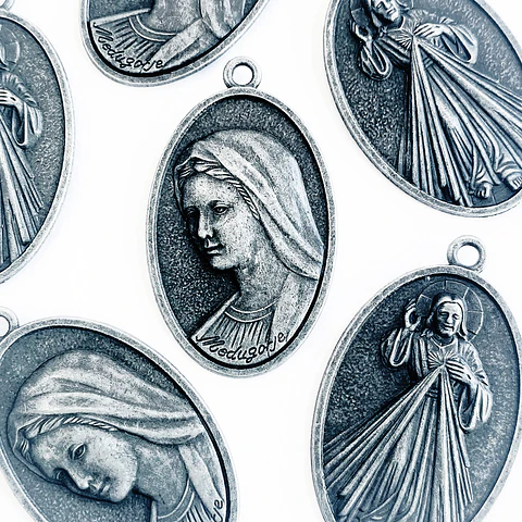 Medalla Virgen de Medjugorje y Señor de la Divina Misericordia • Zamak • 27x45 mm