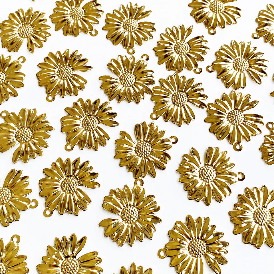 Dije Flor Margarita • Baño de Oro • 30x27 mm 1