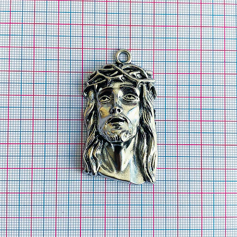 Dije Rostro del Cristo de la Agonía • Zamak • 32x57 mm