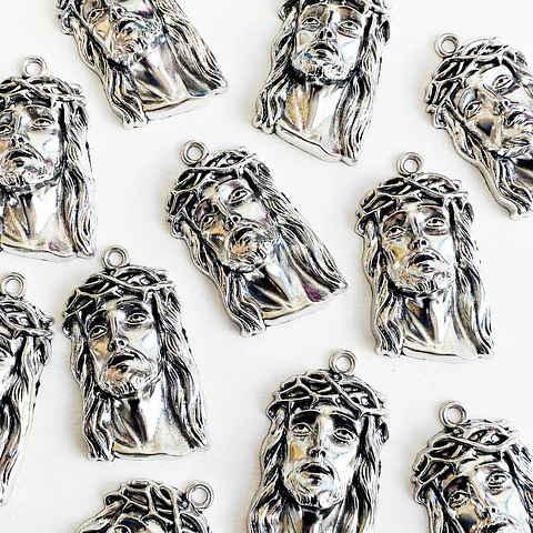 Dije Rostro del Cristo de la Agonía • Zamak • 32x57 mm