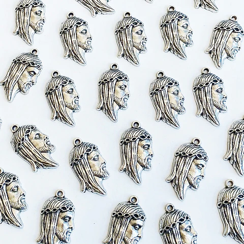 Dije del Rostro de Cristo Perfil • Zamak • 14x26 mm