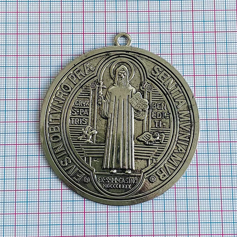 Dije Medalla Calada de San Benito • Zamak • 72x78 mm