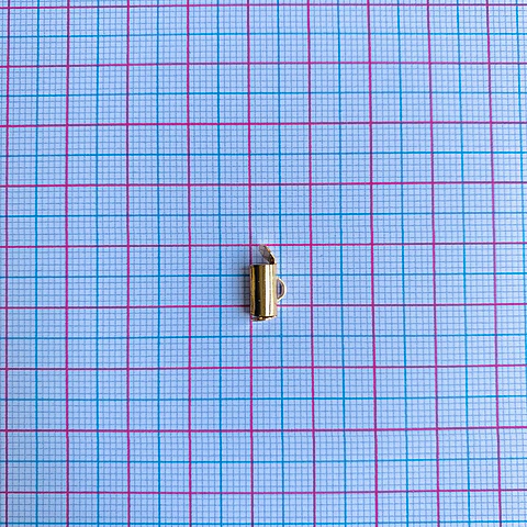 Broche Flauta Pequeño • Baño de Oro • 10x6 mm