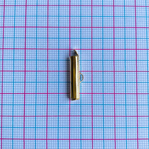 Broche Flauta Largo • Baño de Oro • 20x6 mm