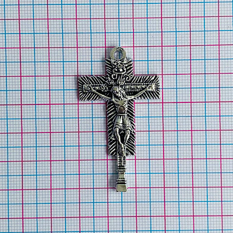 Dije Cristo Milagroso de Buga • Zamak • 60x30 mm