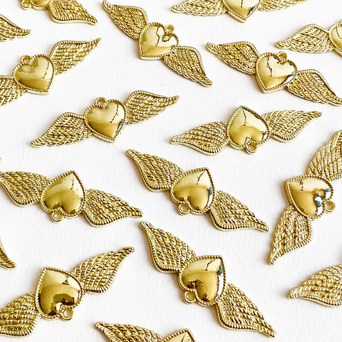 Dije Corazón con Alas de Ángel • Cover Gold • 57x20 mm
