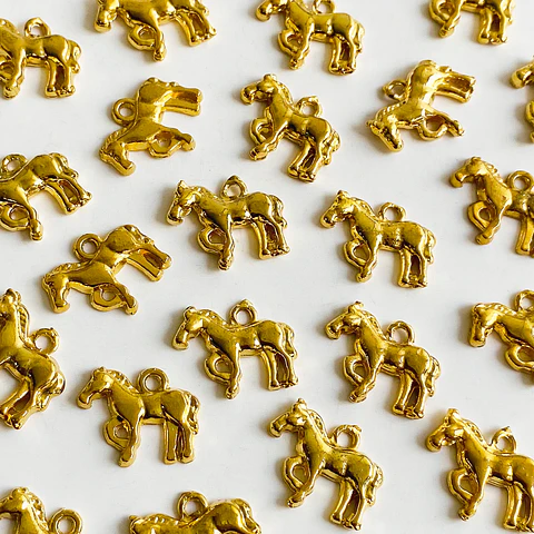 Dije Caballo Relieve • Baño de Oro • 17x14 mm