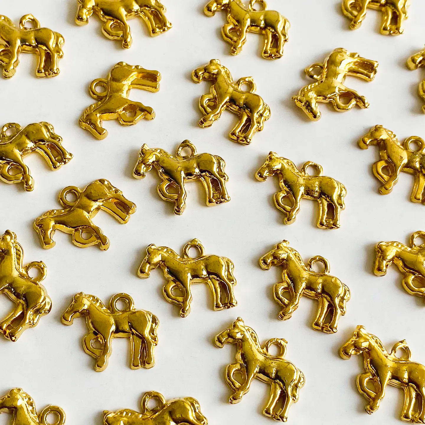 Dije Caballo Relieve • Baño de Oro • 17x14 mm 1