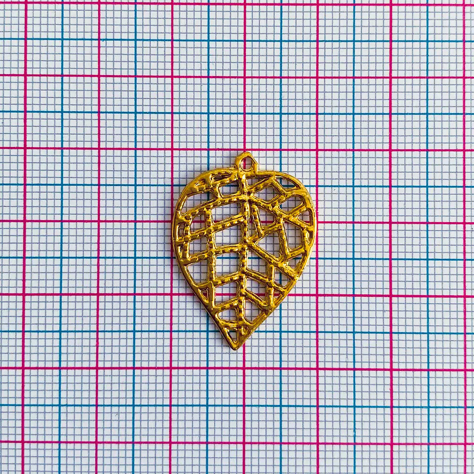 Dije Hoja Calada • Baño de Oro • 20x27 mm      2
