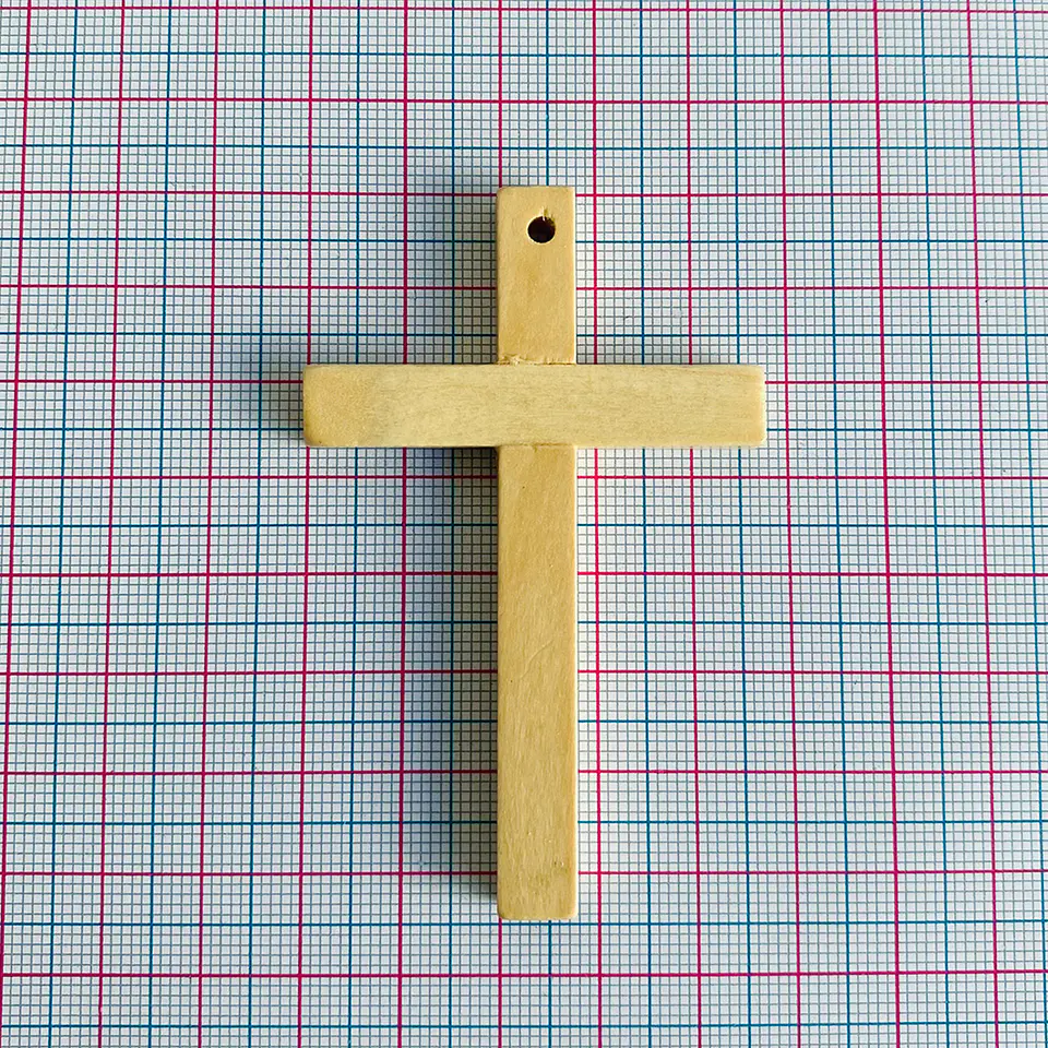 Dije Cruz Natural Beige • Madera • 48x75 mm 2