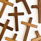 Dije Cruz Grande Miel • Madera • 70x110 mm - thumbnail 1