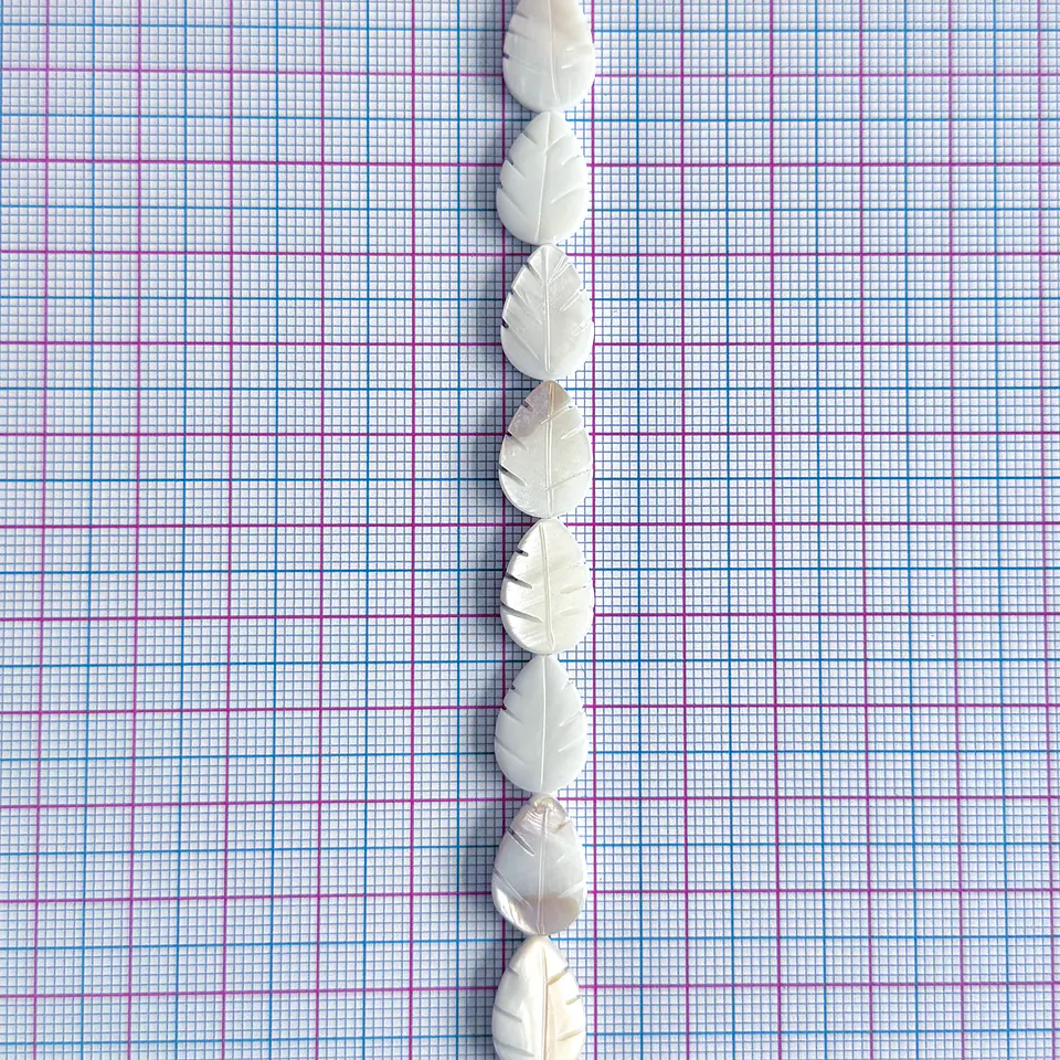Separador Hoja Tallada • Nácar • 10x12 mm 2