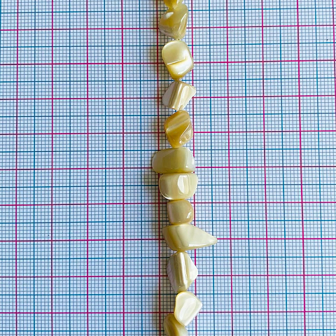 Cuentas Irregulares Cafe • Nácar • 8x8 mm
