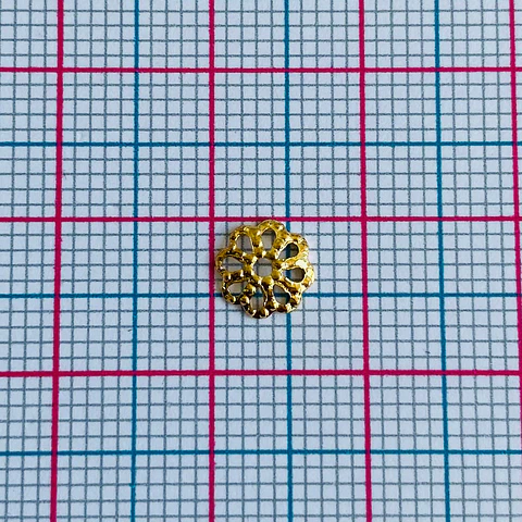 Cubre Bola Floral • Baño de Oro • 6x6 mm