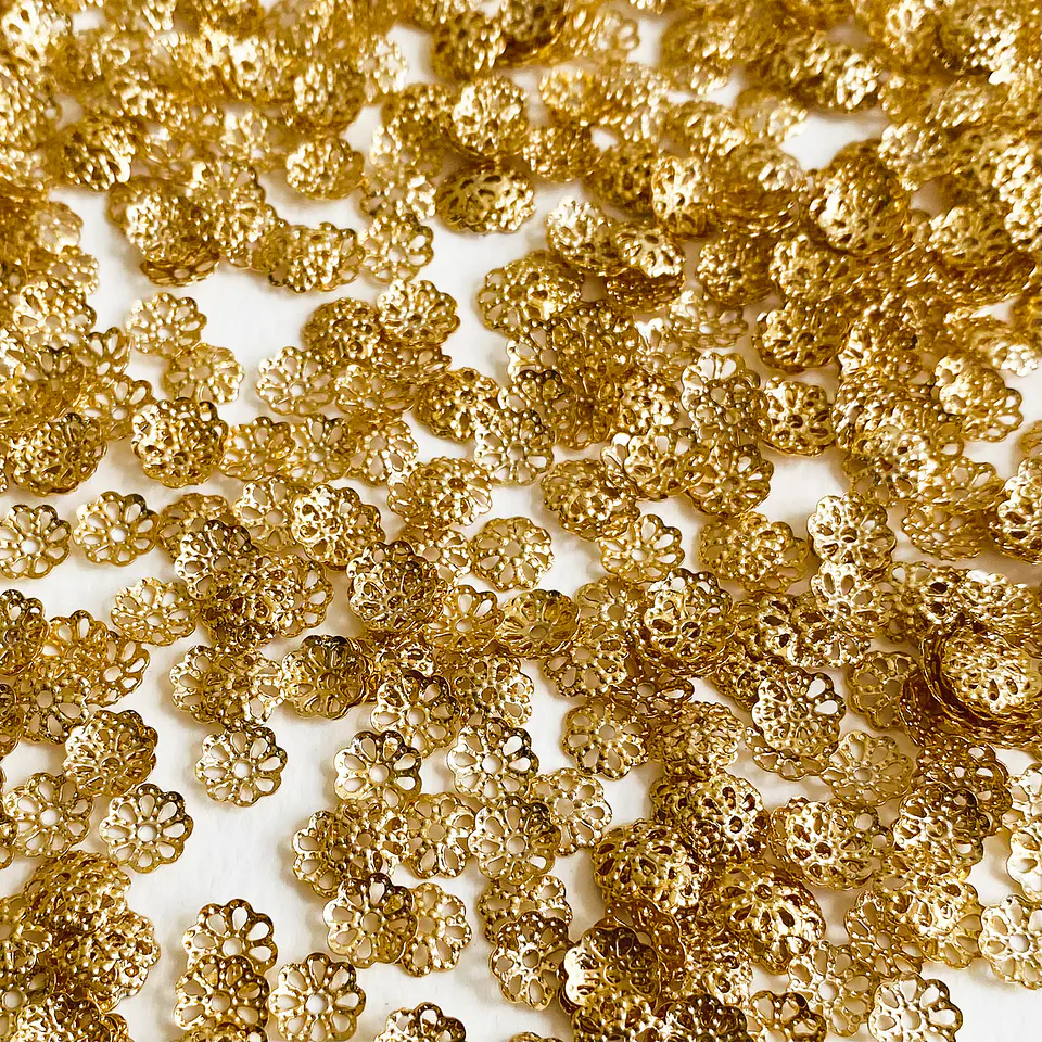 Cubre Bola Floral • Baño de Oro • 6x6 mm 1
