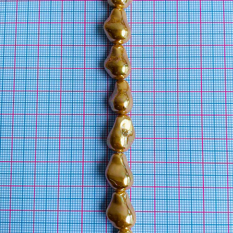 Separador Amorfo Dorado • Perla Shell • 10x14 mm