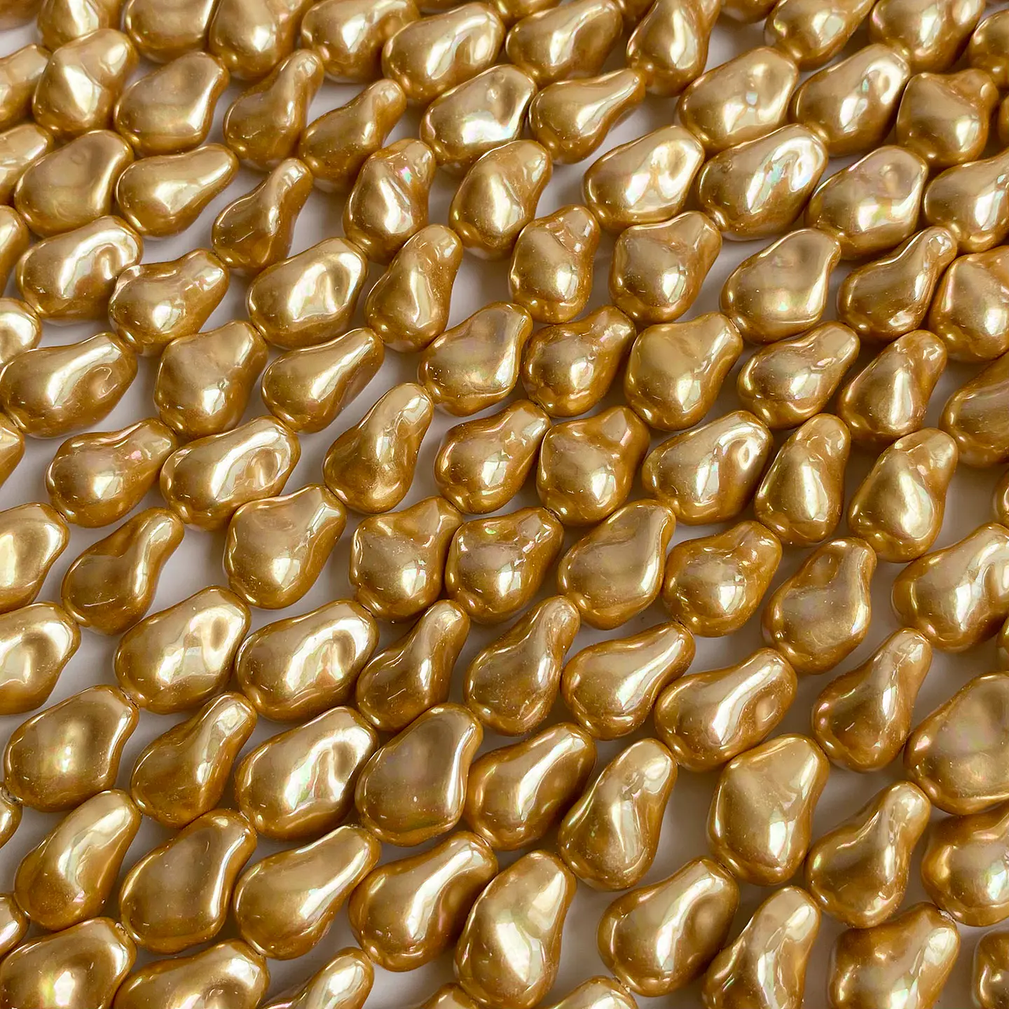Separador Amorfo Dorado • Perla Shell • 10x14 mm 1