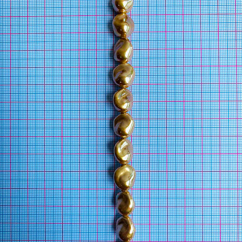 Separador Amorfo Dorado • Perla Shell • 11x13 mm