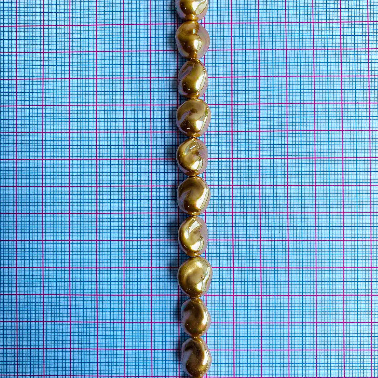 Separador Amorfo Dorado • Perla Shell • 11x13 mm 2