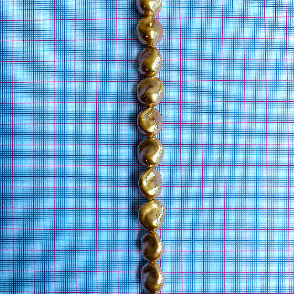 Separador Amorfo Dorado • Perla Shell • 11x13 mm 2