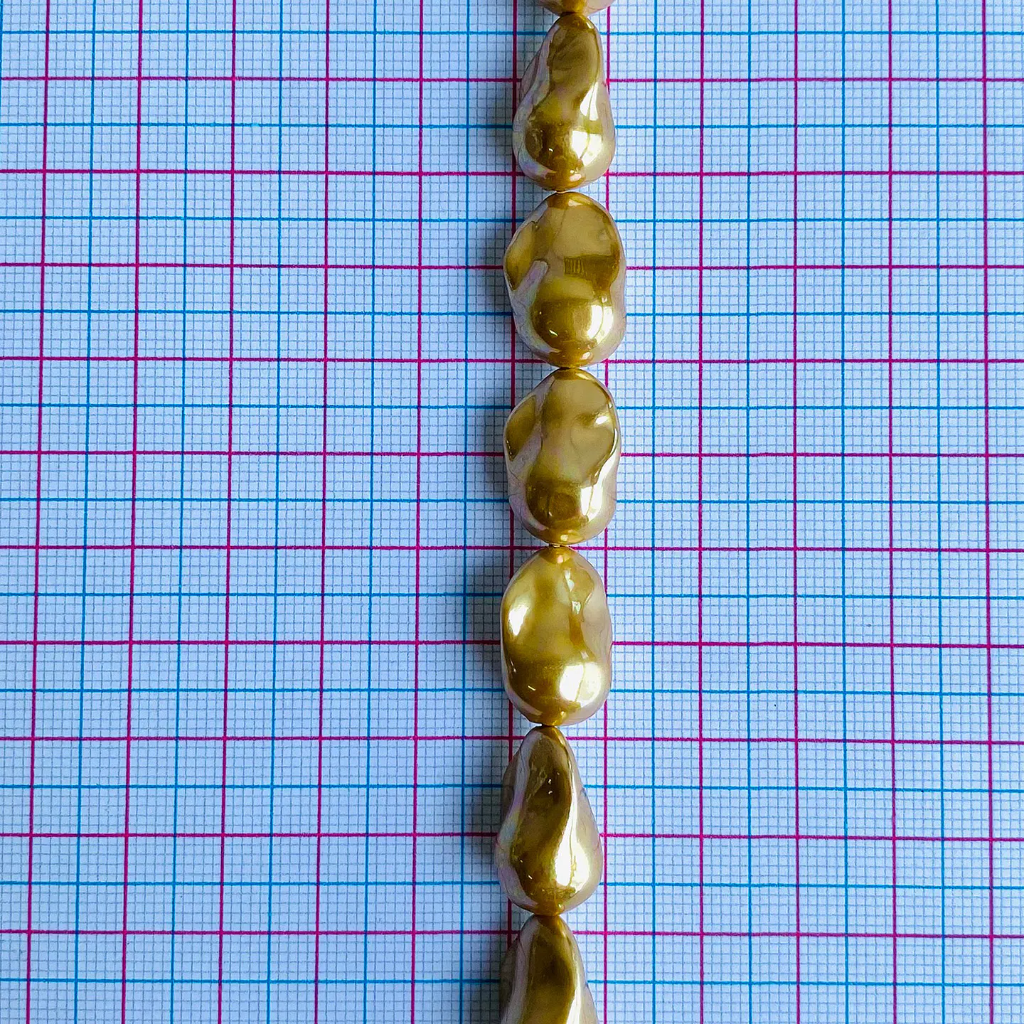 Separador Amorfo Dorado • Perla Shell • 18x12 mm 2