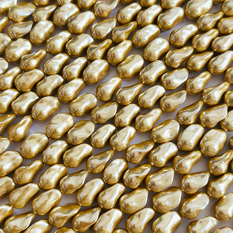 Separador Amorfo Dorado • Perla Shell • 18x12 mm