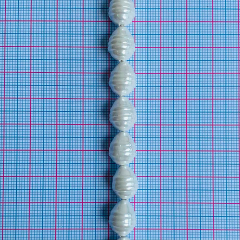 Separador Trompo Blanco • Perla Shell • 10x13 mm