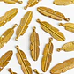 Dije Pluma Grande • Baño de Oro • 15x56 mm                         - Miniatura 1