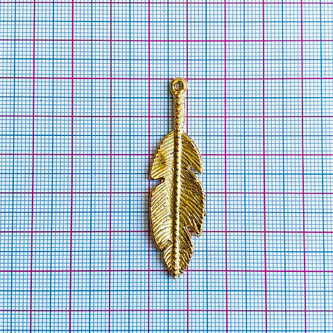 Dije Pluma Grande • Baño de Oro • 15x52 mm                        