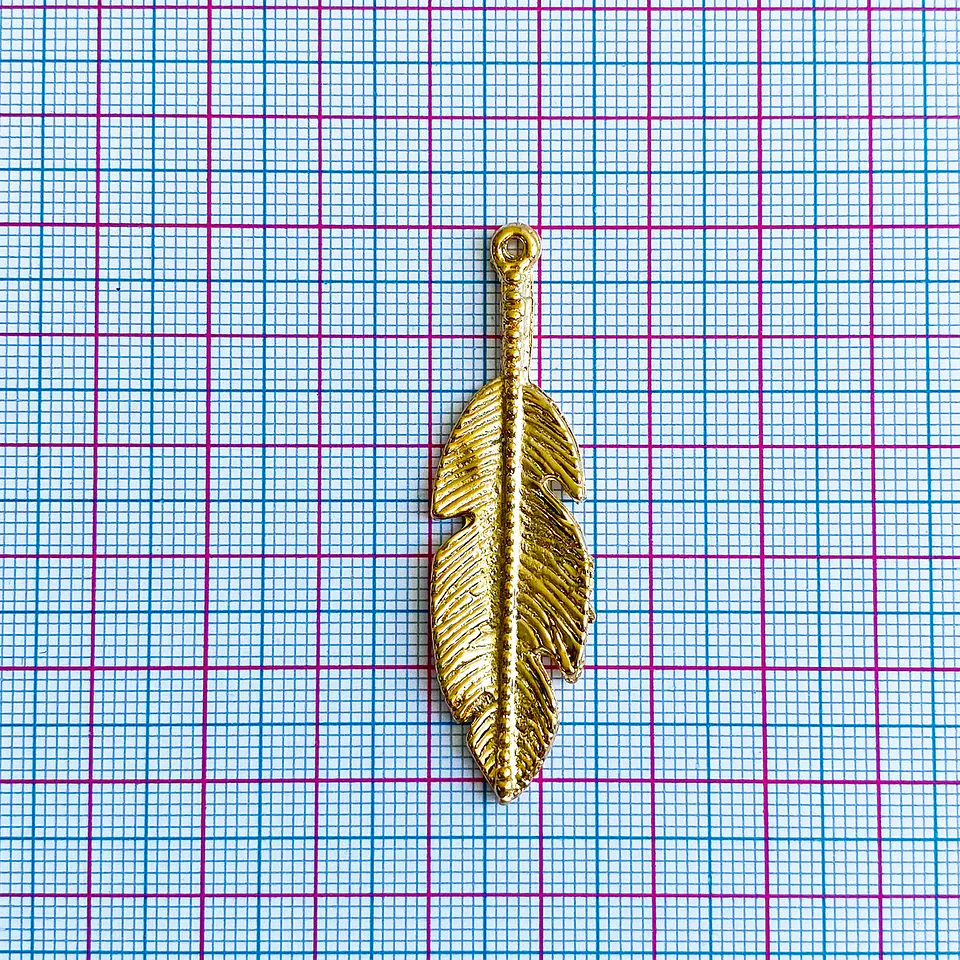 Dije Pluma Grande • Baño de Oro • 15x52 mm                         2