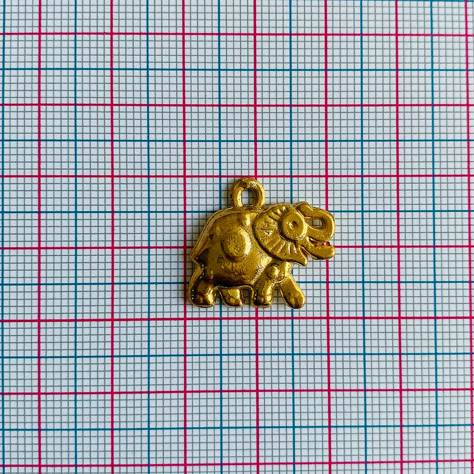 Dije Elefante • Baño de Oro • 20x18 mm 2