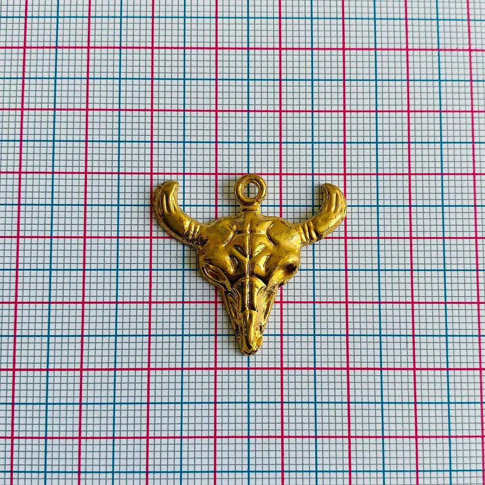 Dije Cráneo / Calavera de Toro • Baño de Oro • 30x27 mm 2