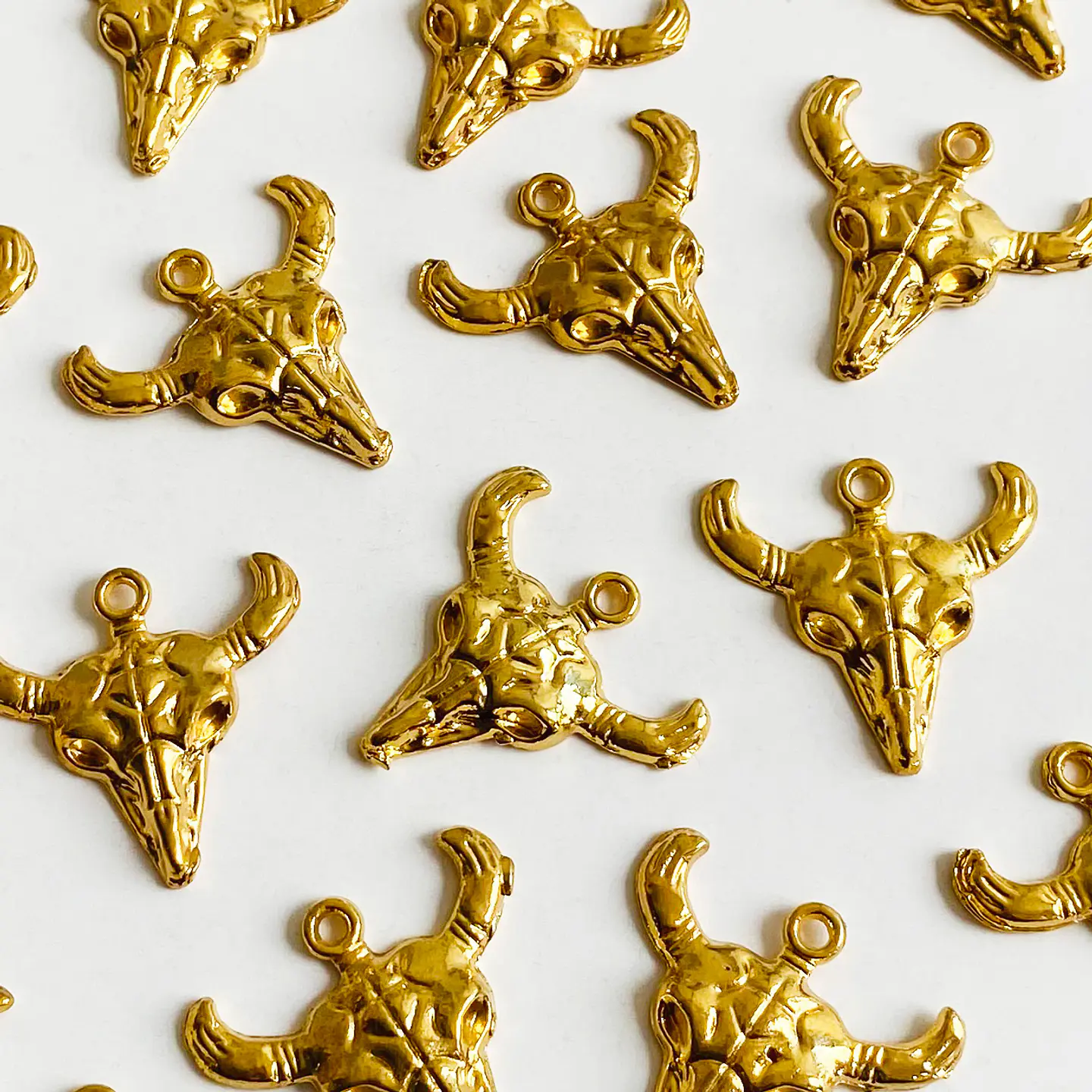 Dije Cráneo / Calavera de Toro • Baño de Oro • 30x27 mm 1