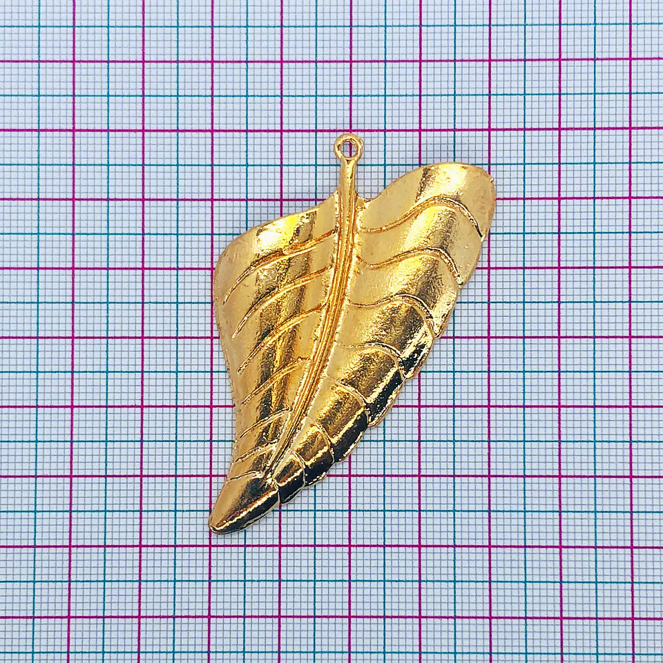 Dije Hoja Grande Ondulada • Baño de Oro • 40x60 mm 2