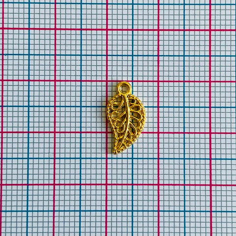 Dije Hoja Calada Curva • Baño de Oro • 7x14 mm