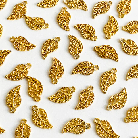 Dije Hoja Calada Curva • Baño de Oro • 7x14 mm