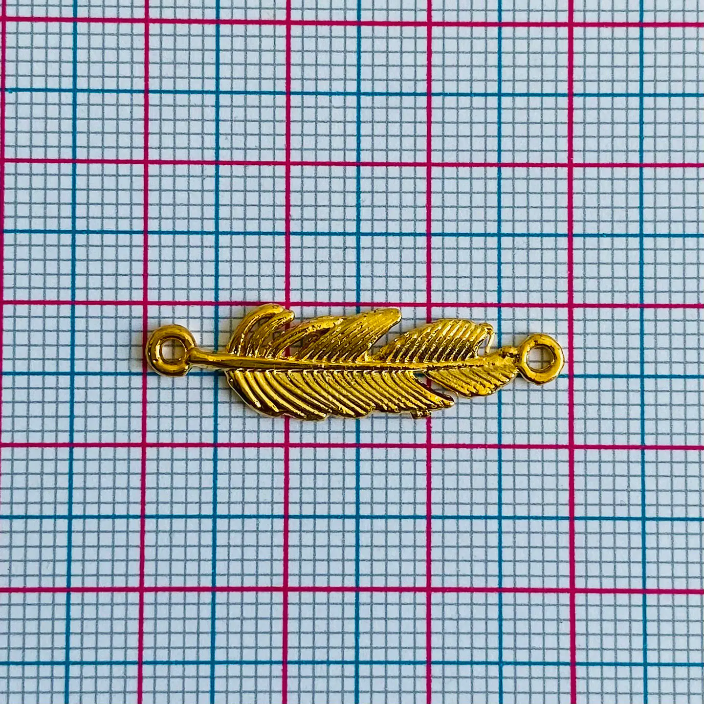Dije Conector Pluma Horizontal • Baño de Oro • 30x8 mm 2