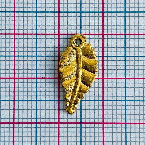Dije Hoja Texturizada • Baño de Oro • 8x18 mm