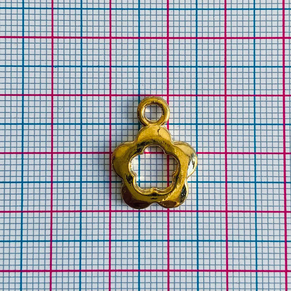 Dije Flor Silueta Calada • Baño de Oro • 15x20 mm 2