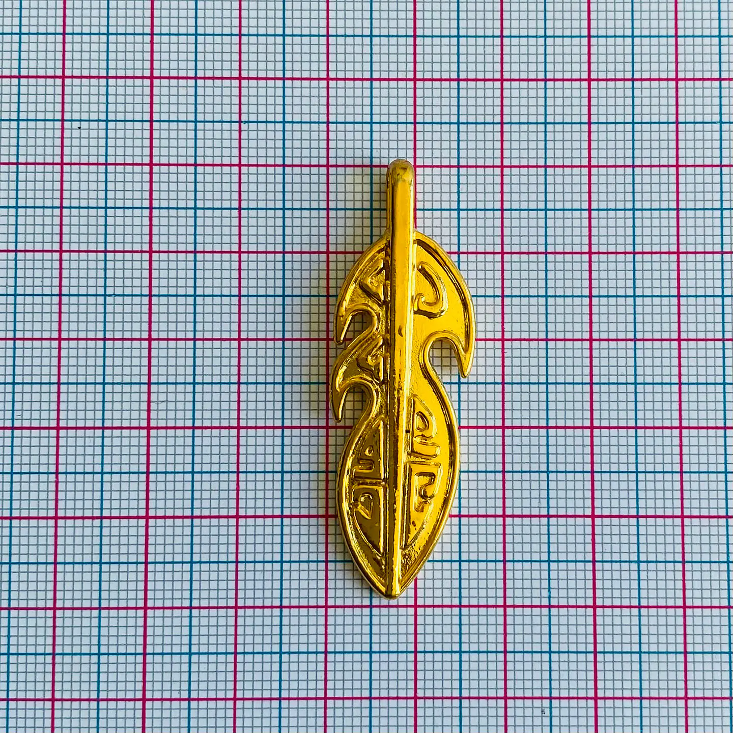 Dije Pluma Estilizada • Baño de Oro • 16x50 mm 2