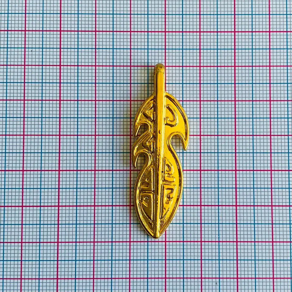 Dije Pluma Estilizada • Baño de Oro • 16x50 mm 2