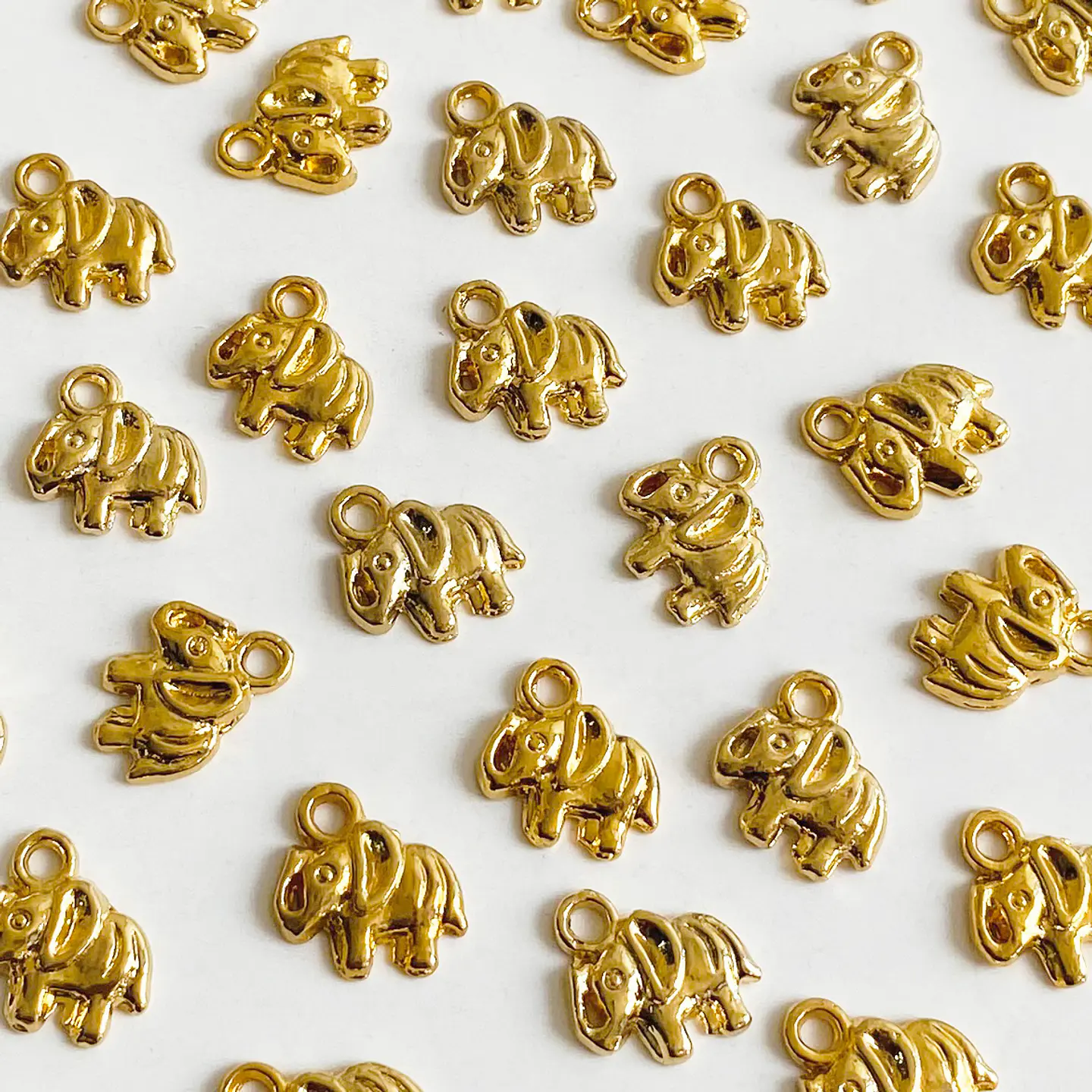 Dije Elefante Trompa Arriba • Baño de Oro • 12x13 mm 1